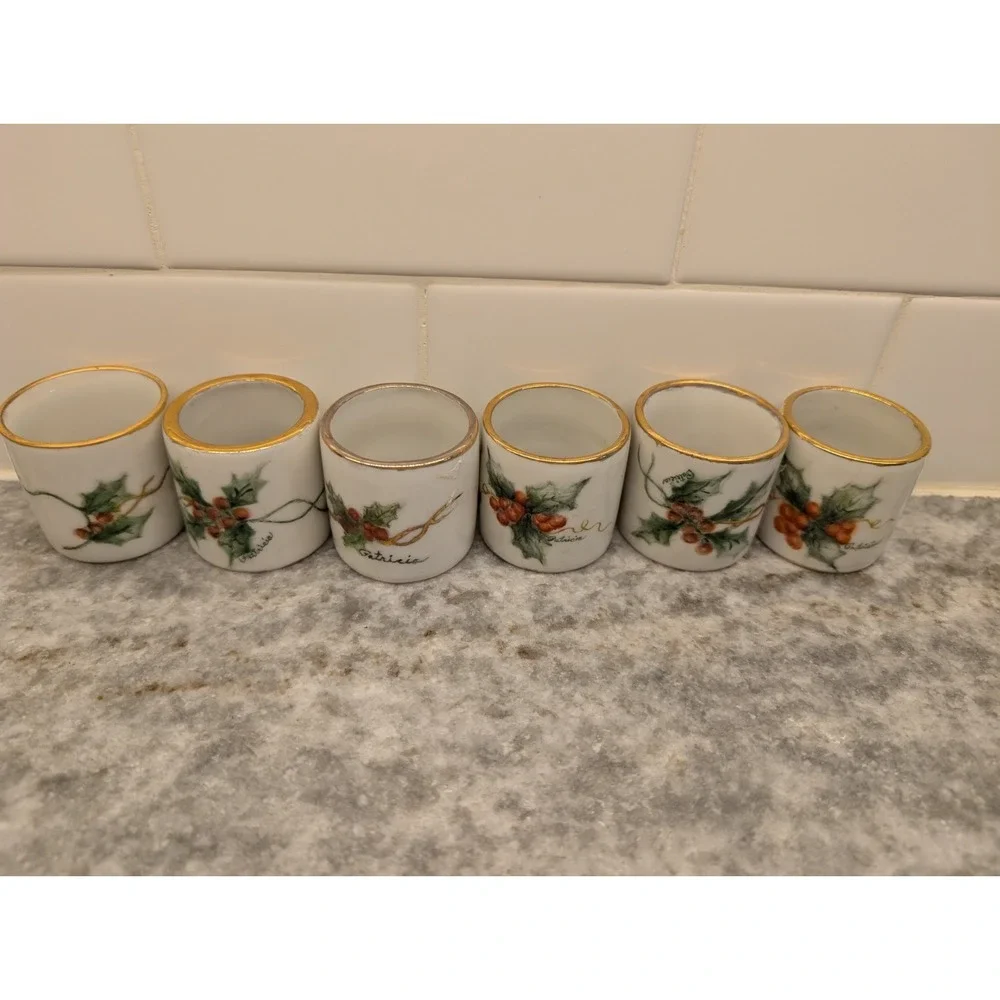 Vintage Christmas Napkin Rings Holly and Berries Gold Trimmed set of‎ 6